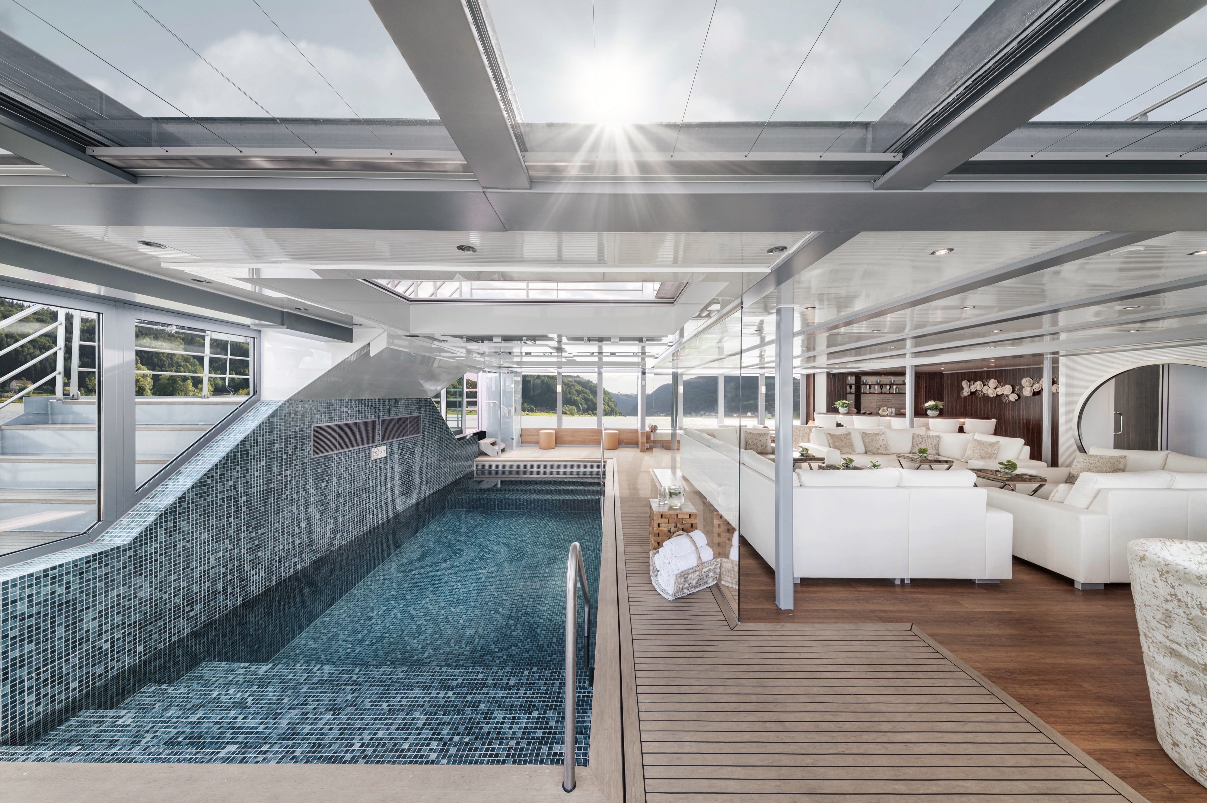 AMADEUS Queen Amadeus Club Indoor Pool ©Lueftner Cruises Amadeus Alexander Haiden.jpg